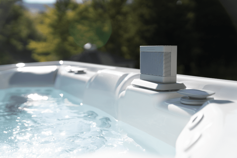 hotspring-Highlife-Vanguard-AlpineWhite-kaiutin hotspring-Highlife-Vanguard-AlpineWhite-lähikuva-kaiutin